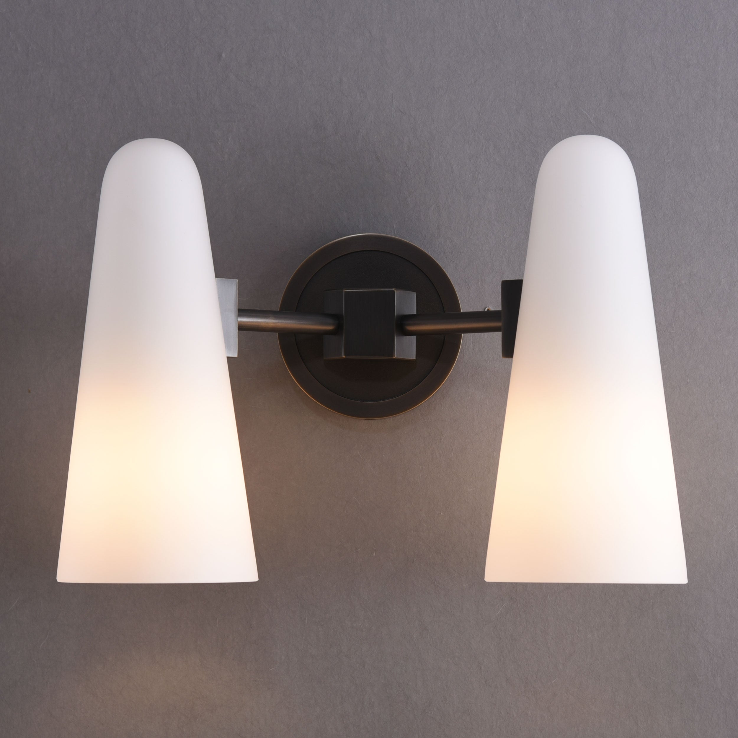 Garanvi Double Sconce Brass