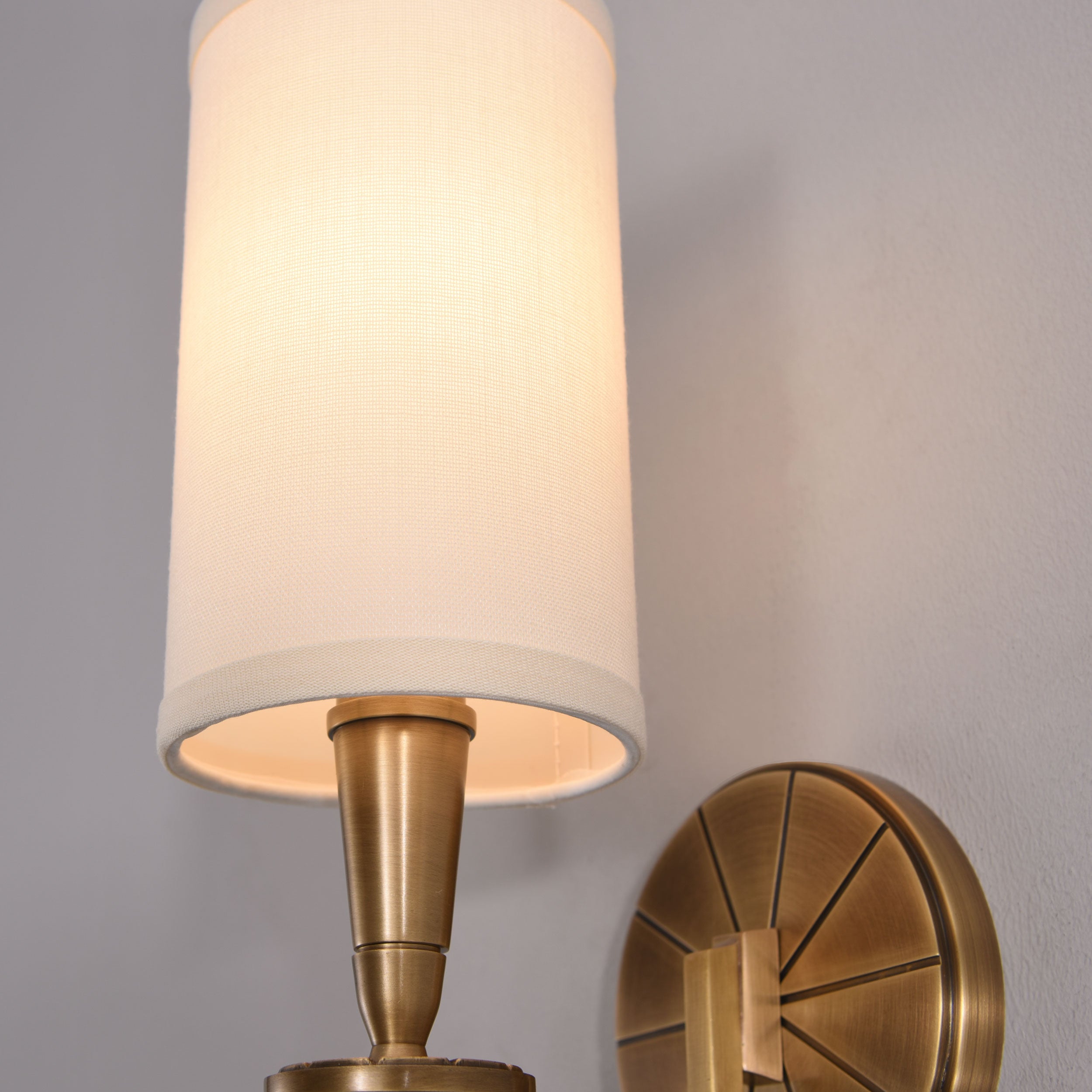 Kinsley Single Sconce Brass