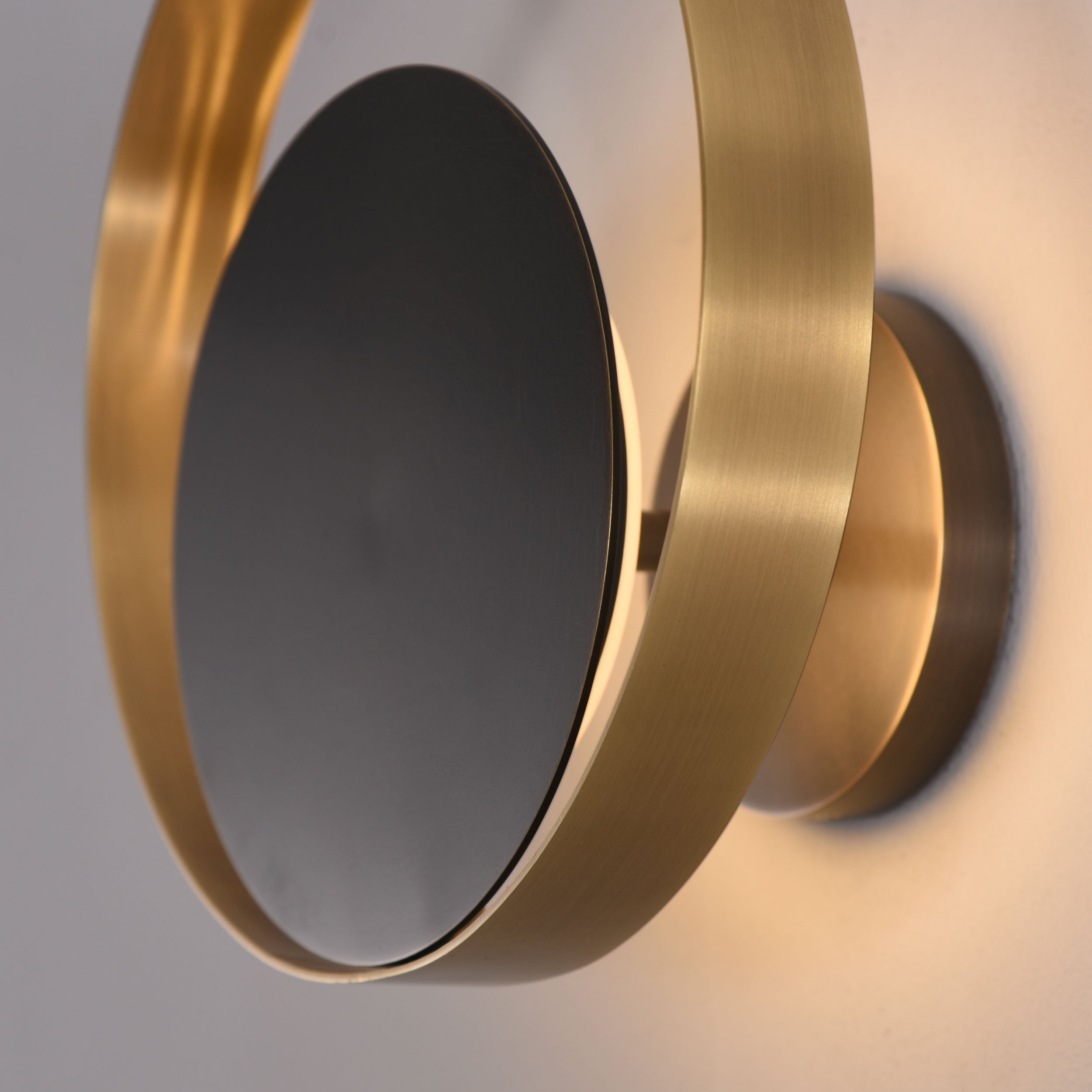 Circle Sconce Brass