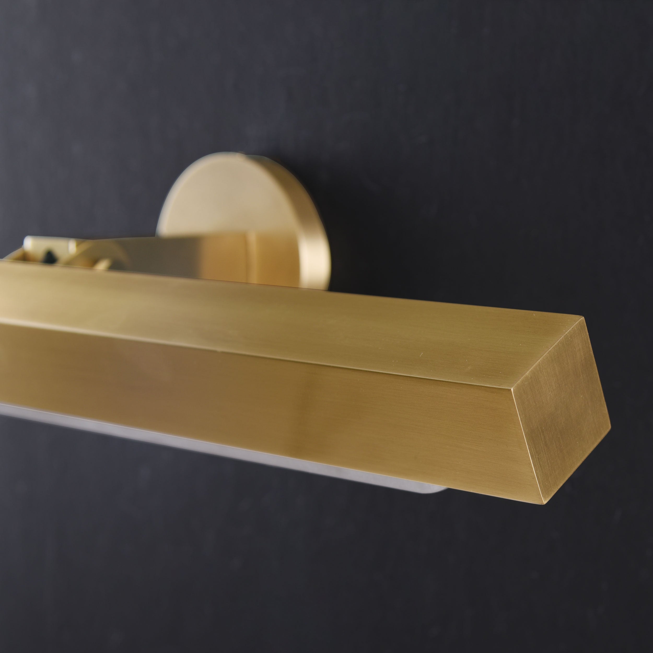 Roll Picture Sconce Brass