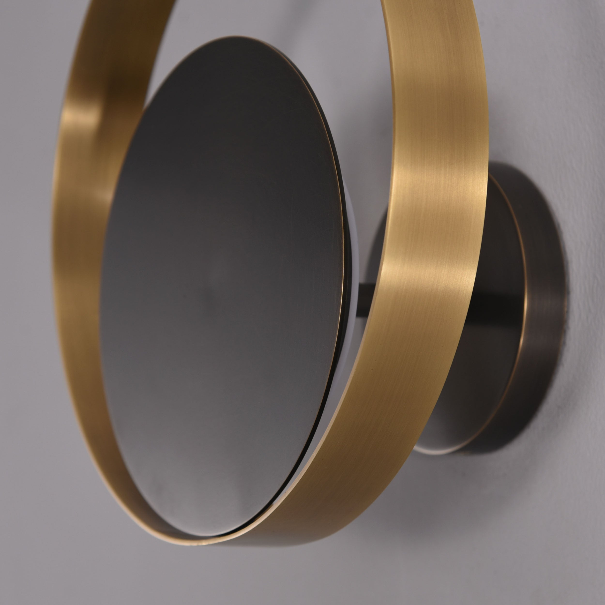 Circle Sconce Brass