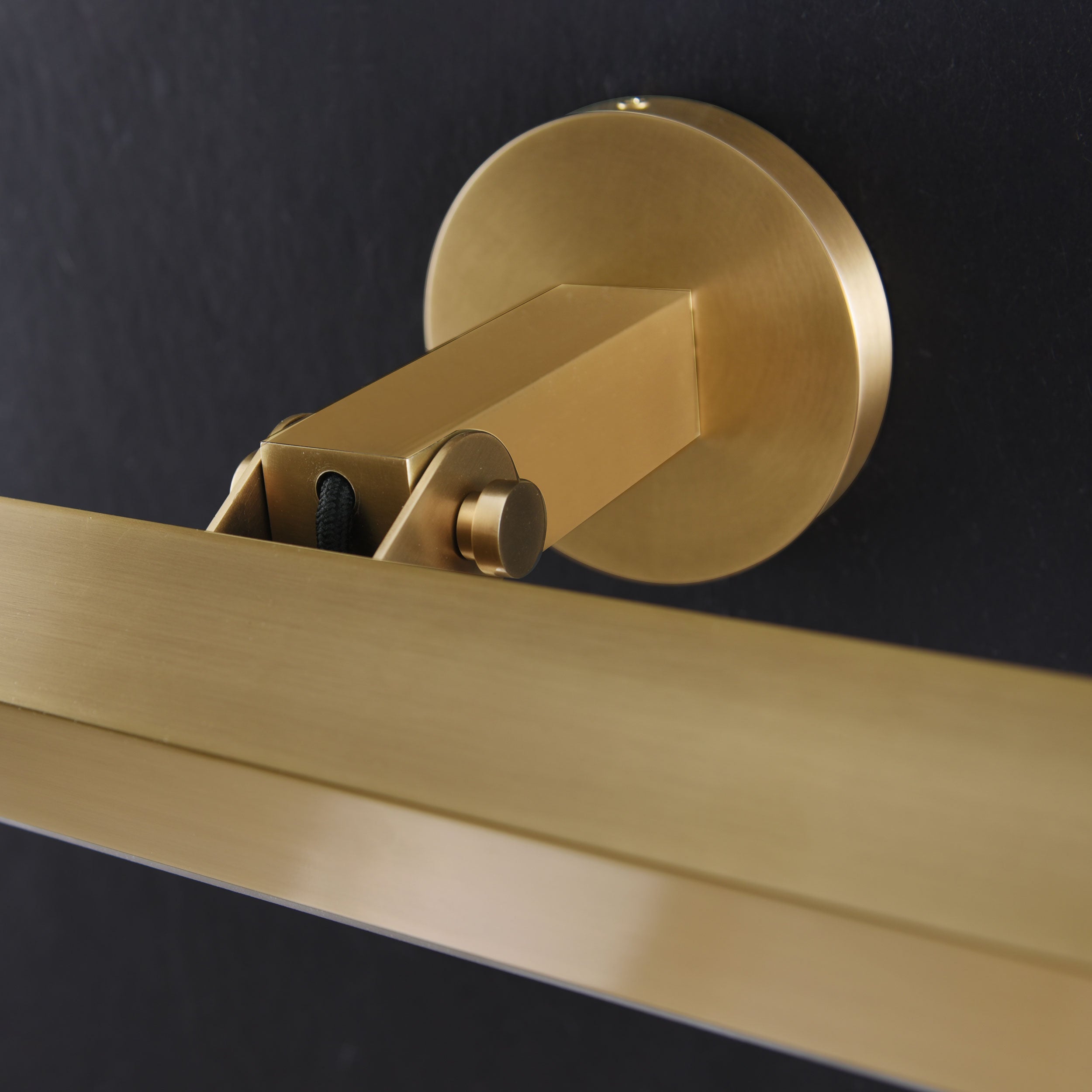 Roll Picture Sconce Brass