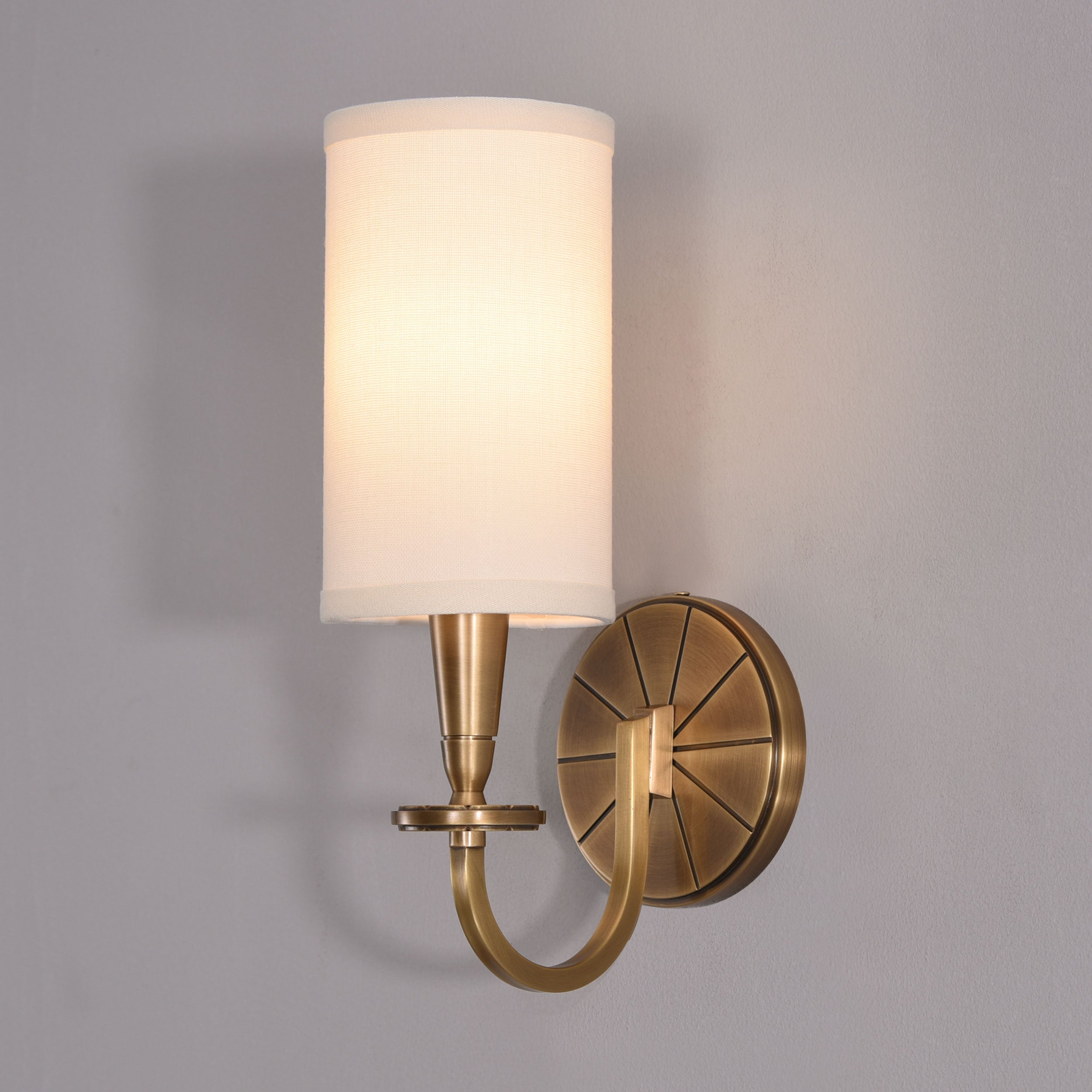 Kinsley Single Sconce Brass