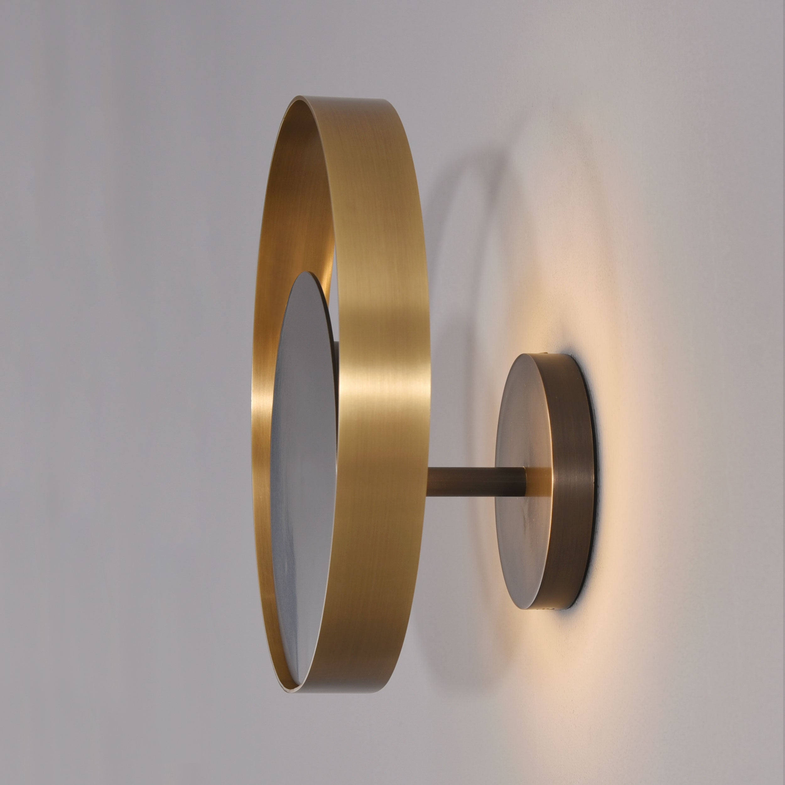 Circle Sconce Brass