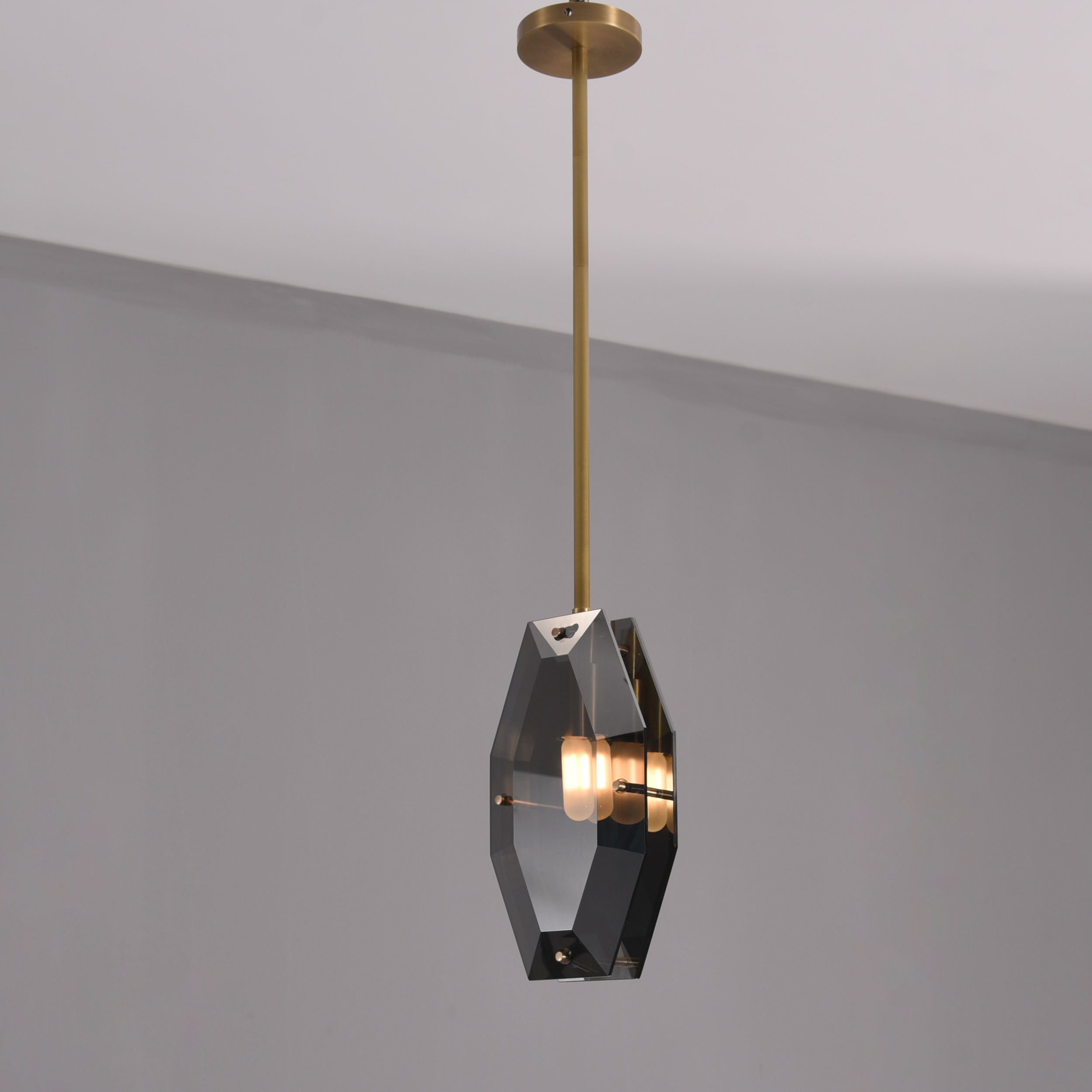 Taiter Crystal Pendant Brass