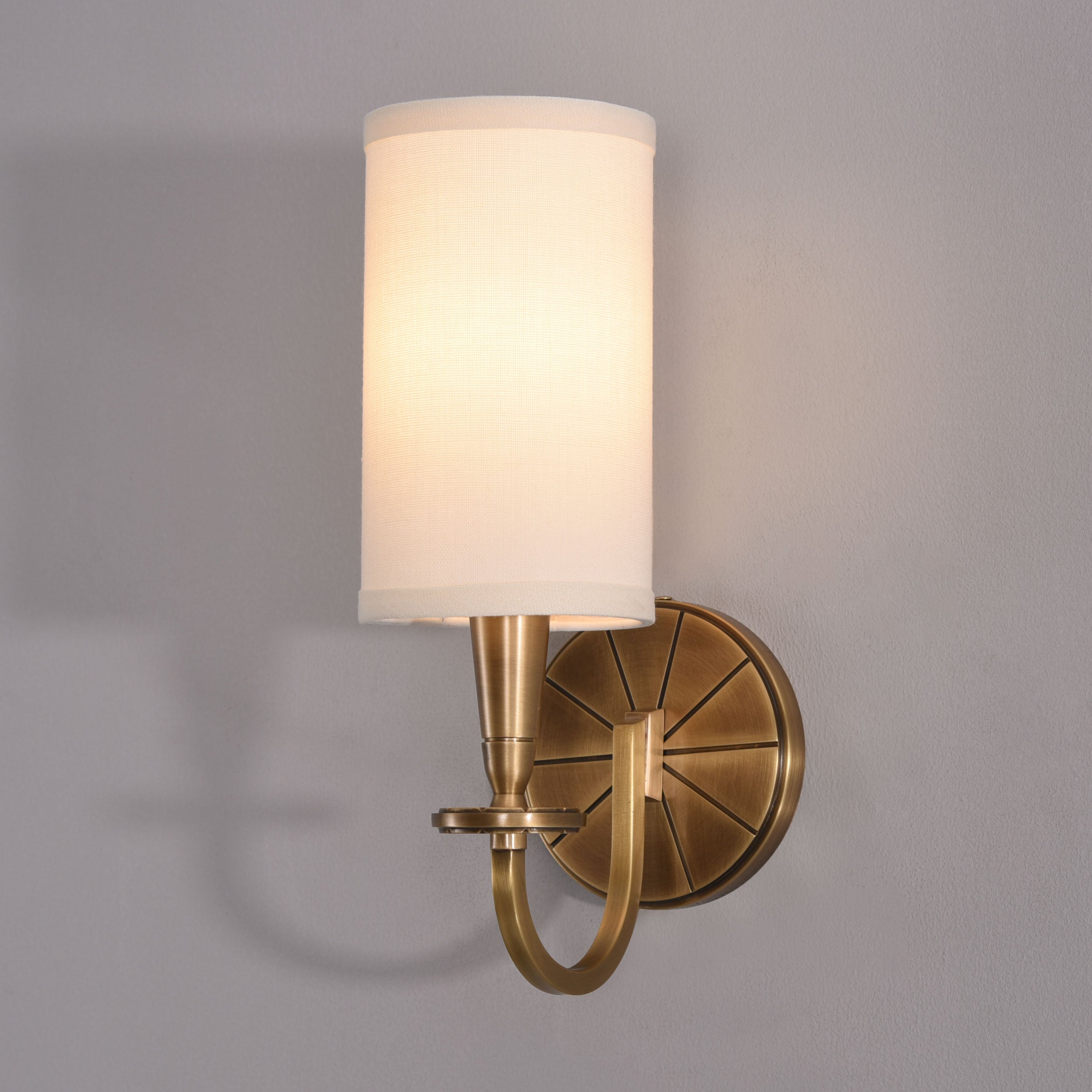 Kinsley Single Sconce Brass