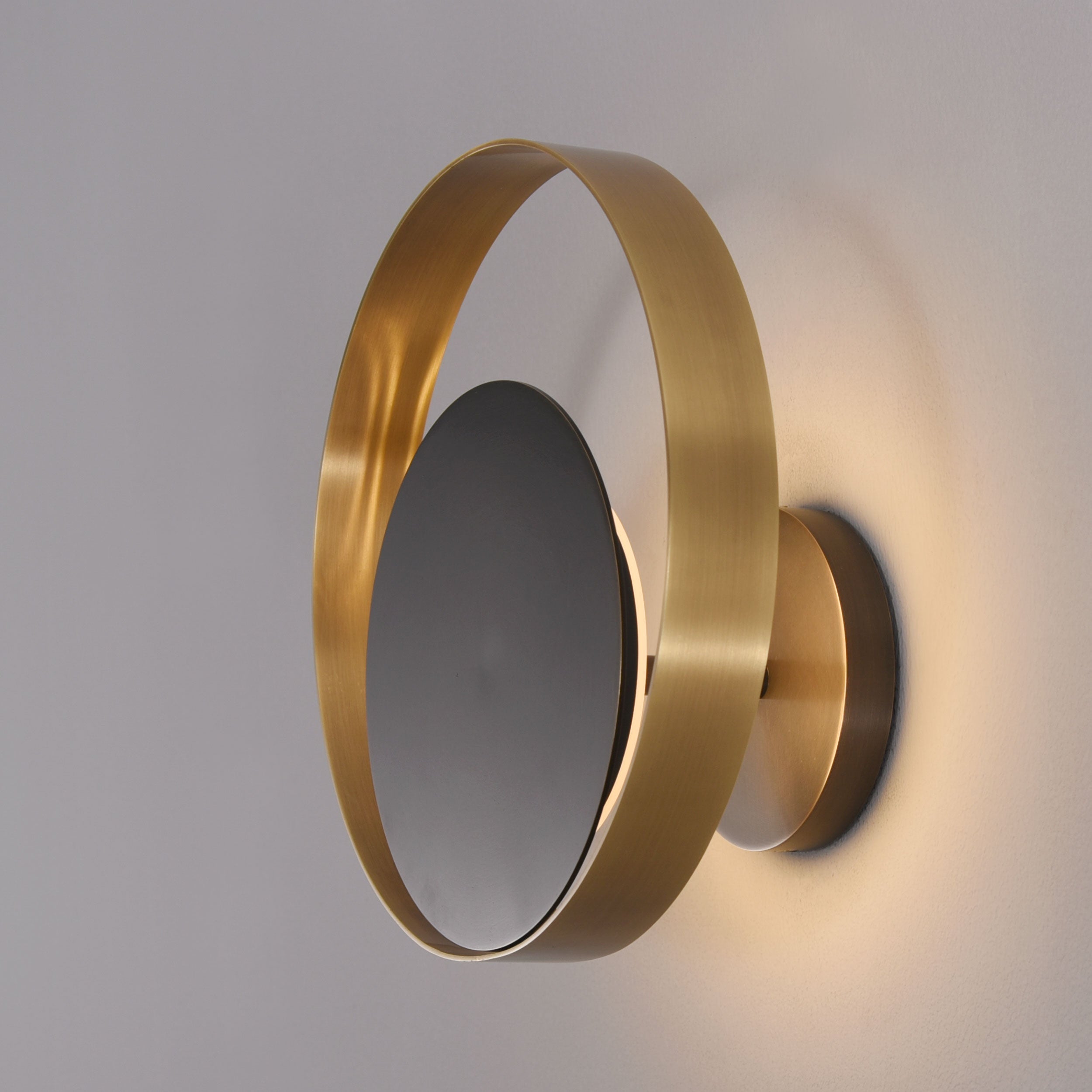 Circle Sconce Brass