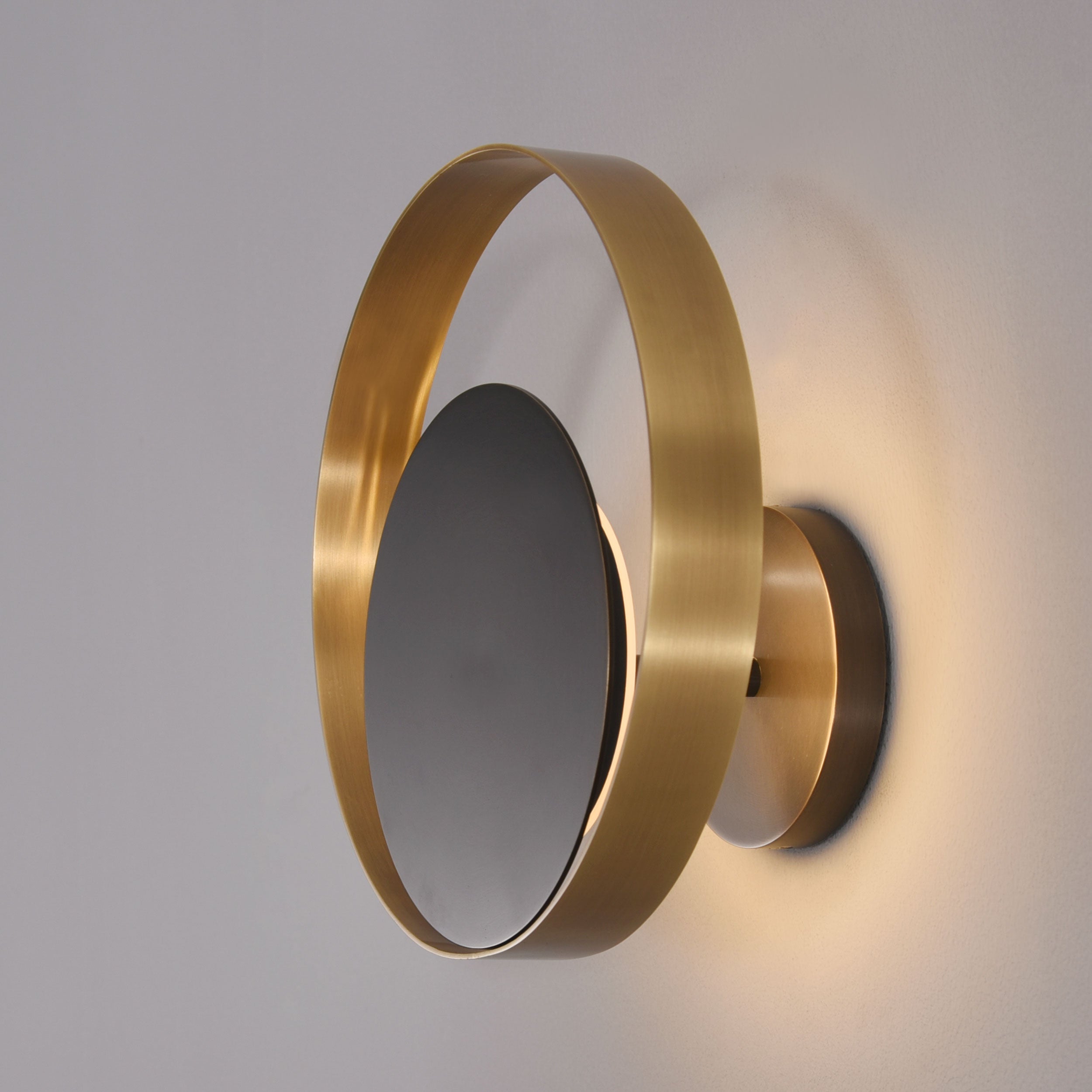 Circle Sconce Brass