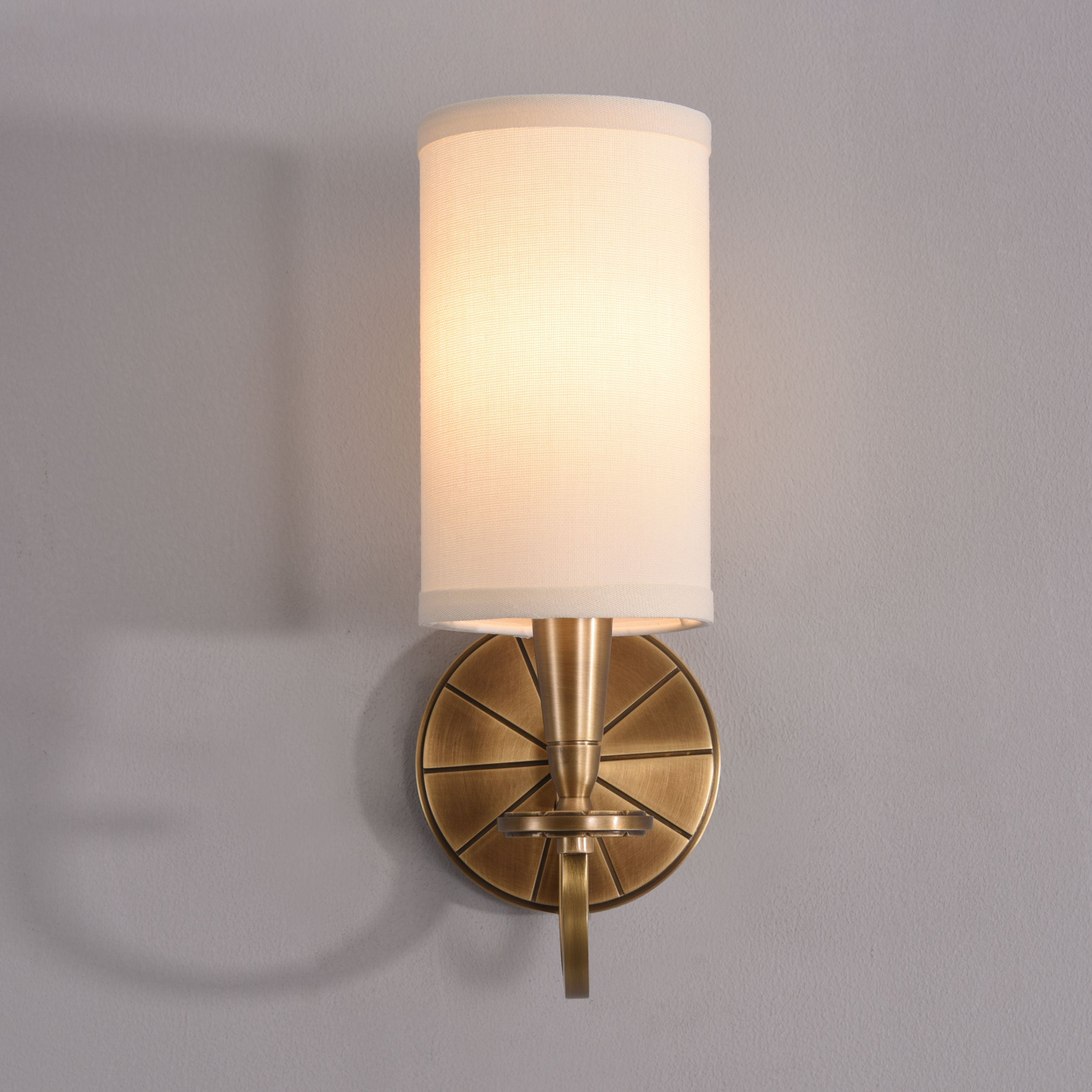 Kinsley Single Sconce Brass