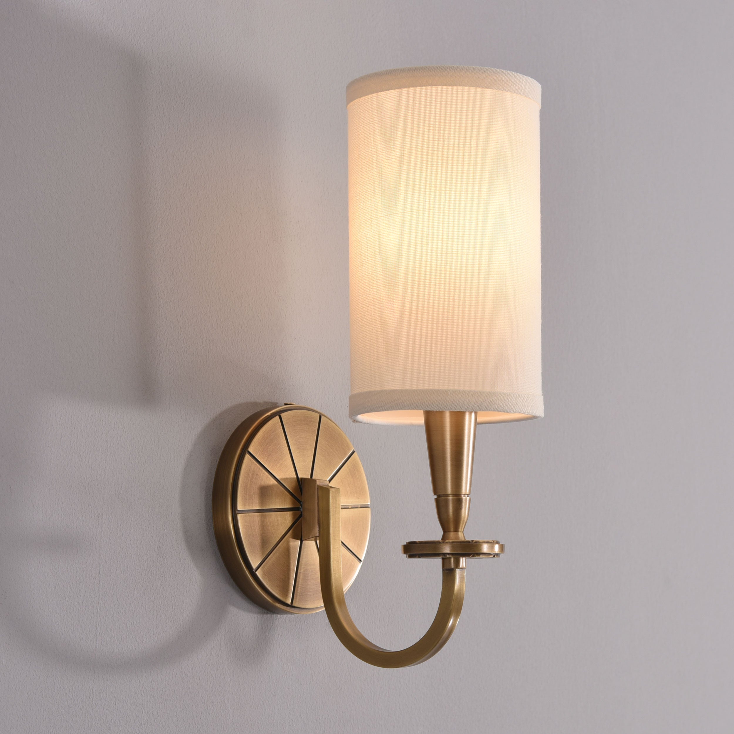 Kinsley Single Sconce Brass