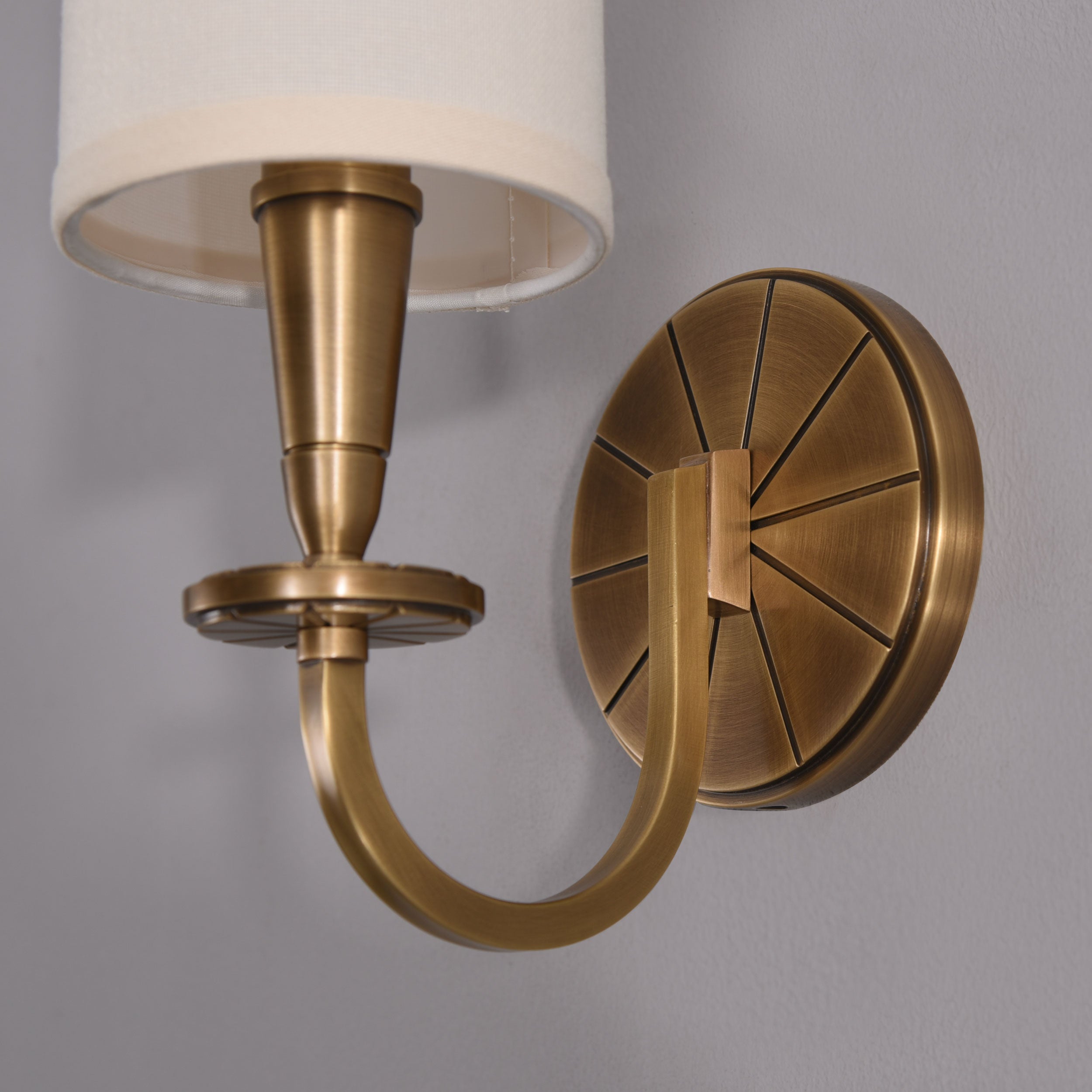 Kinsley Single Sconce Brass