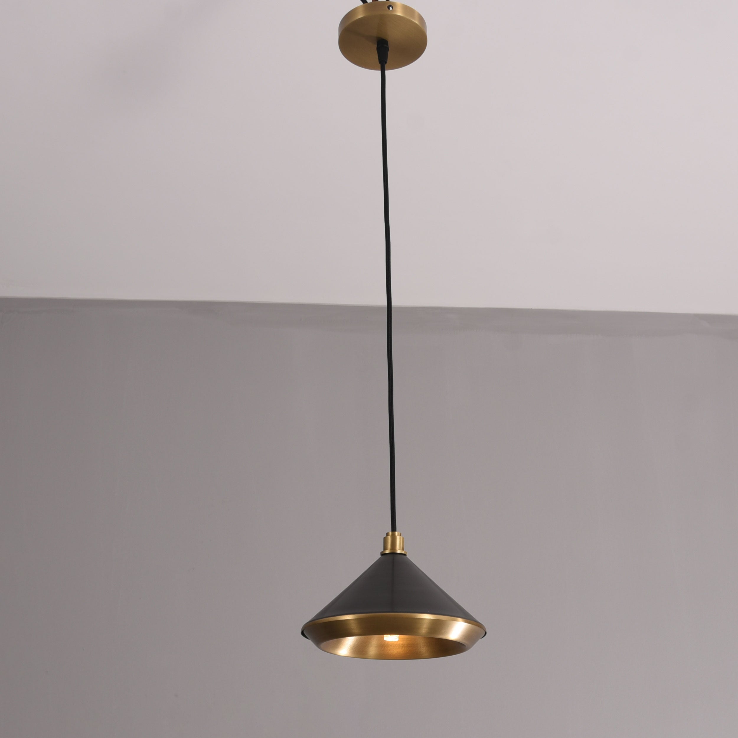 Munge Pendant Brass