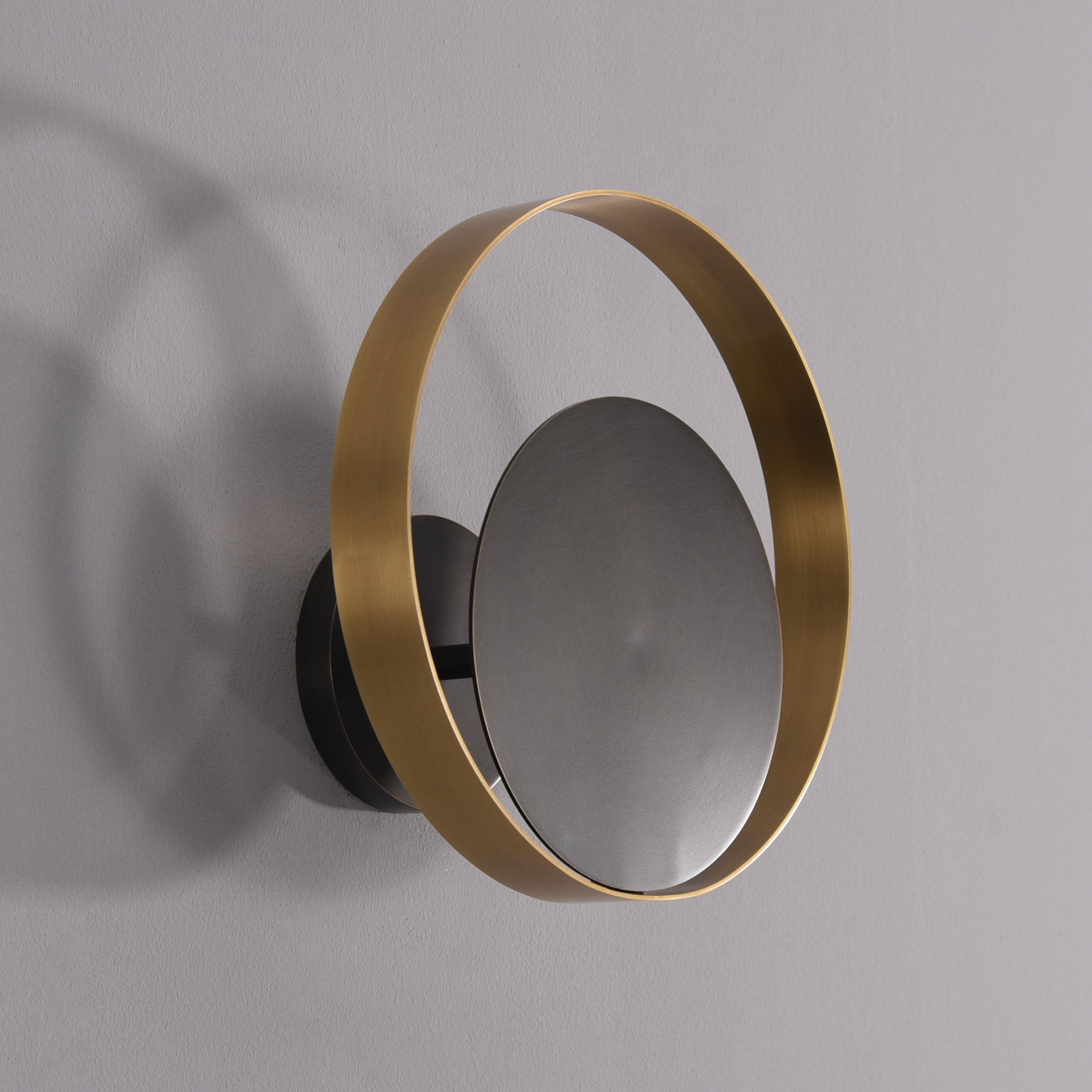 Circle Sconce Brass